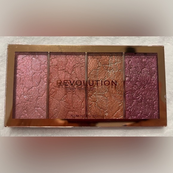NIB Revolution Vintage Lace Blush, Brand New - Picture 1 of 1